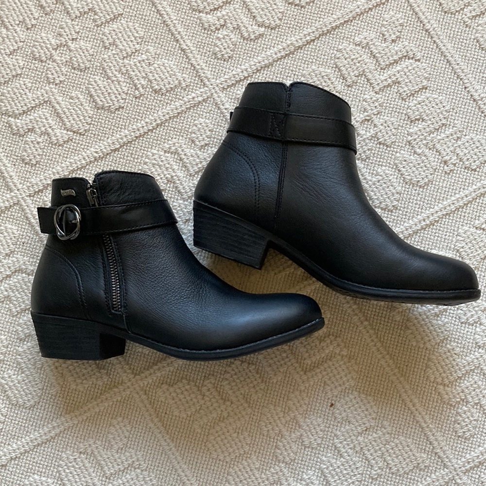 SKECHERS Air Cooled ARCH Fit Ankle boots Size 7 1/2 M